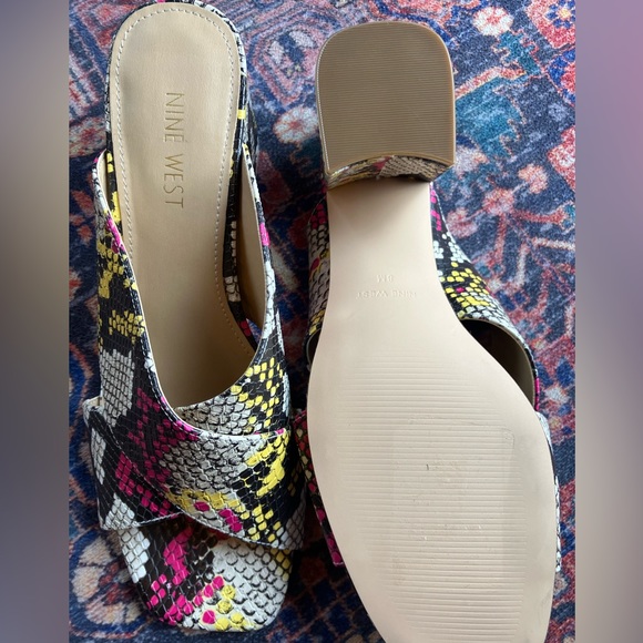 Nine West Gigi Block Heel Cross Mules | Neon Snake Print | NEW SZ 8 - Picture 3 of 6